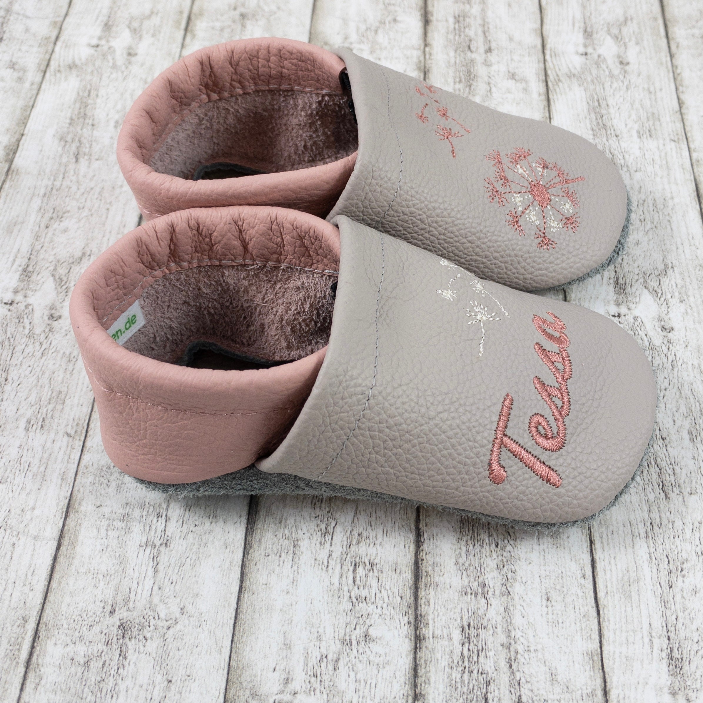 Krabbelschuhe mit Pusteblume und Personalisierung aus Echtleder