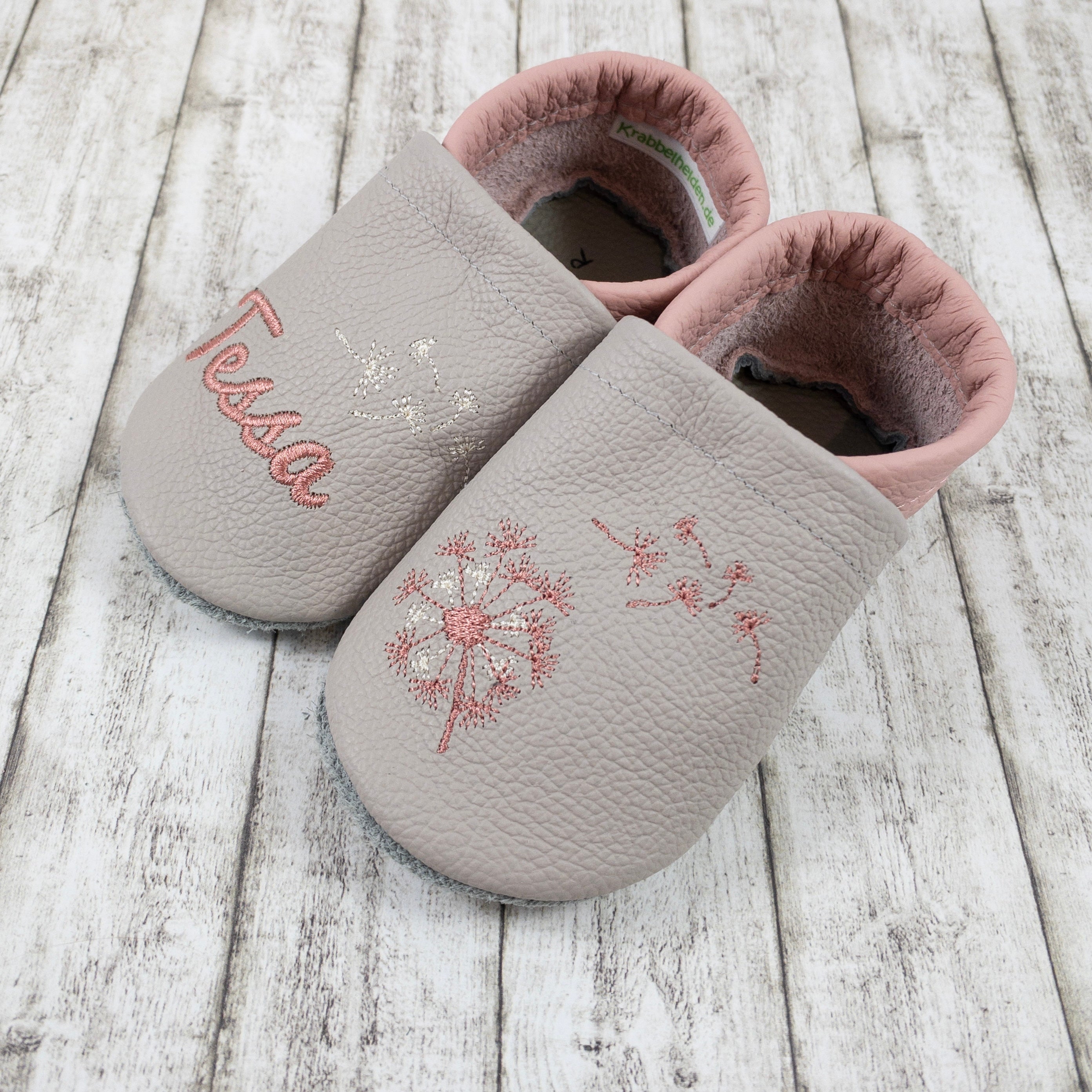 Krabbelschuhe mit Pusteblume und Personalisierung aus Echtleder