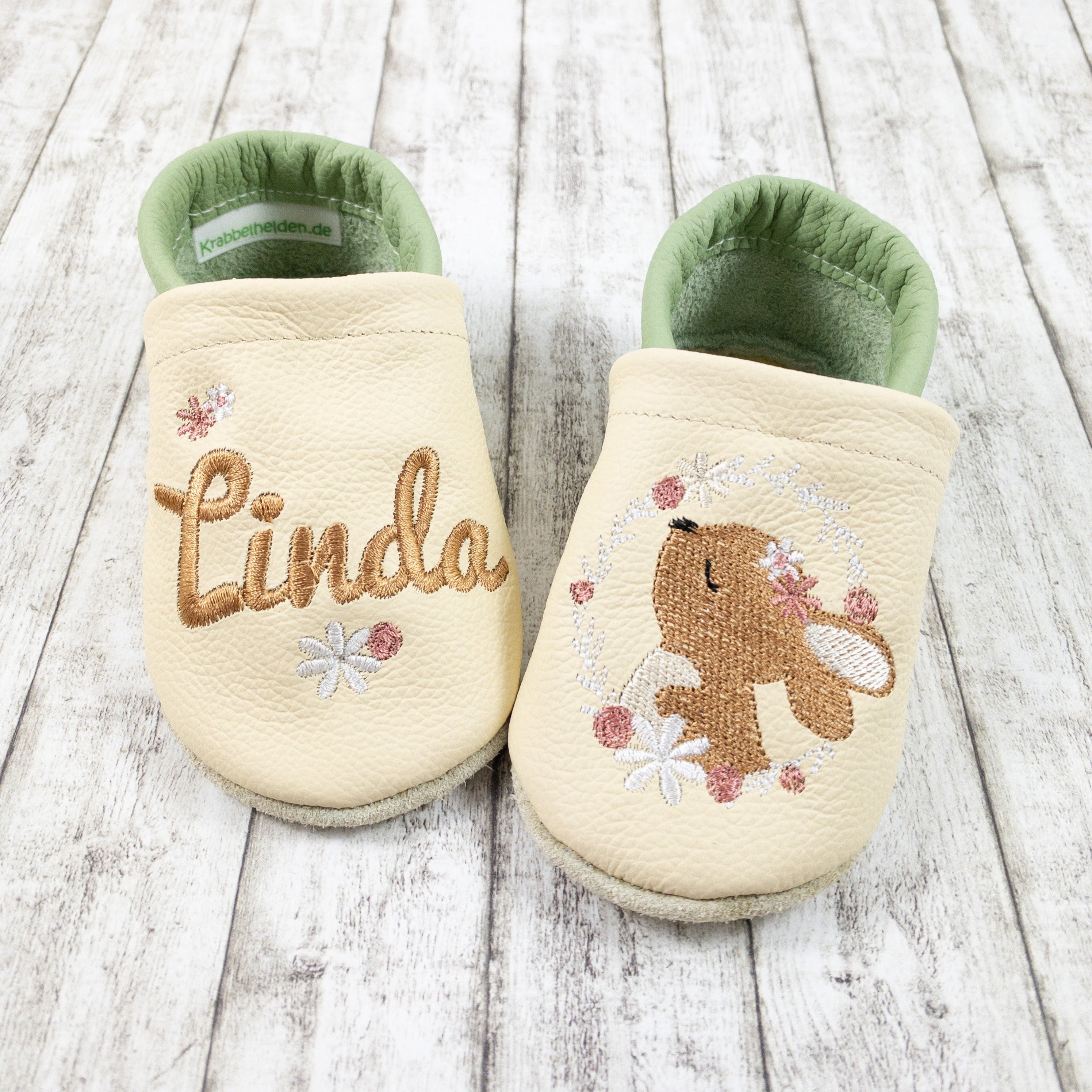 Krabbelschuhe dusty green mit Hase