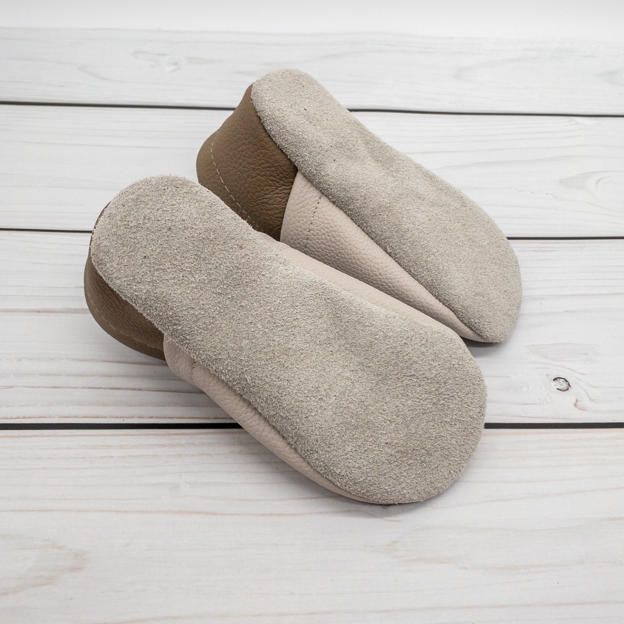 Krabbelschuhe für Baby und Kleinkinder in drei Farben wählbar