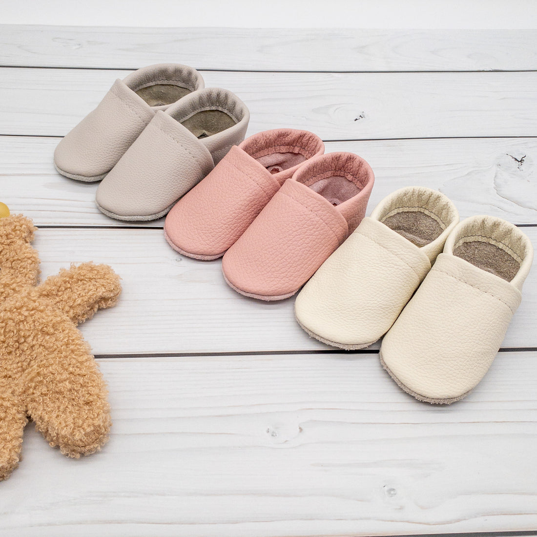 Krabbelschuhe für Babys und Kleinkinder in drei Farben wählbar