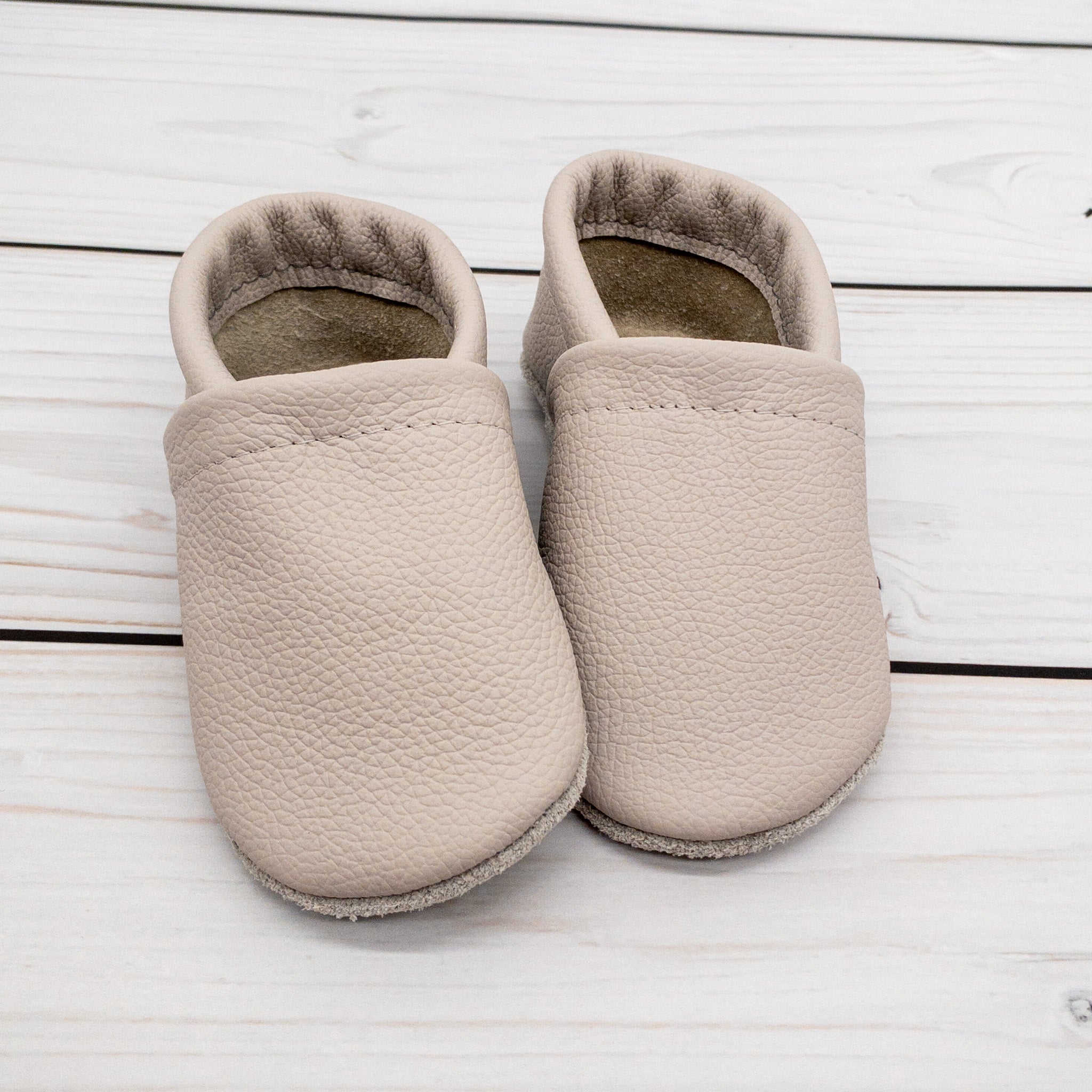 Krabbelschuhe für Babys und Kleinkinder in drei Farben wählbar