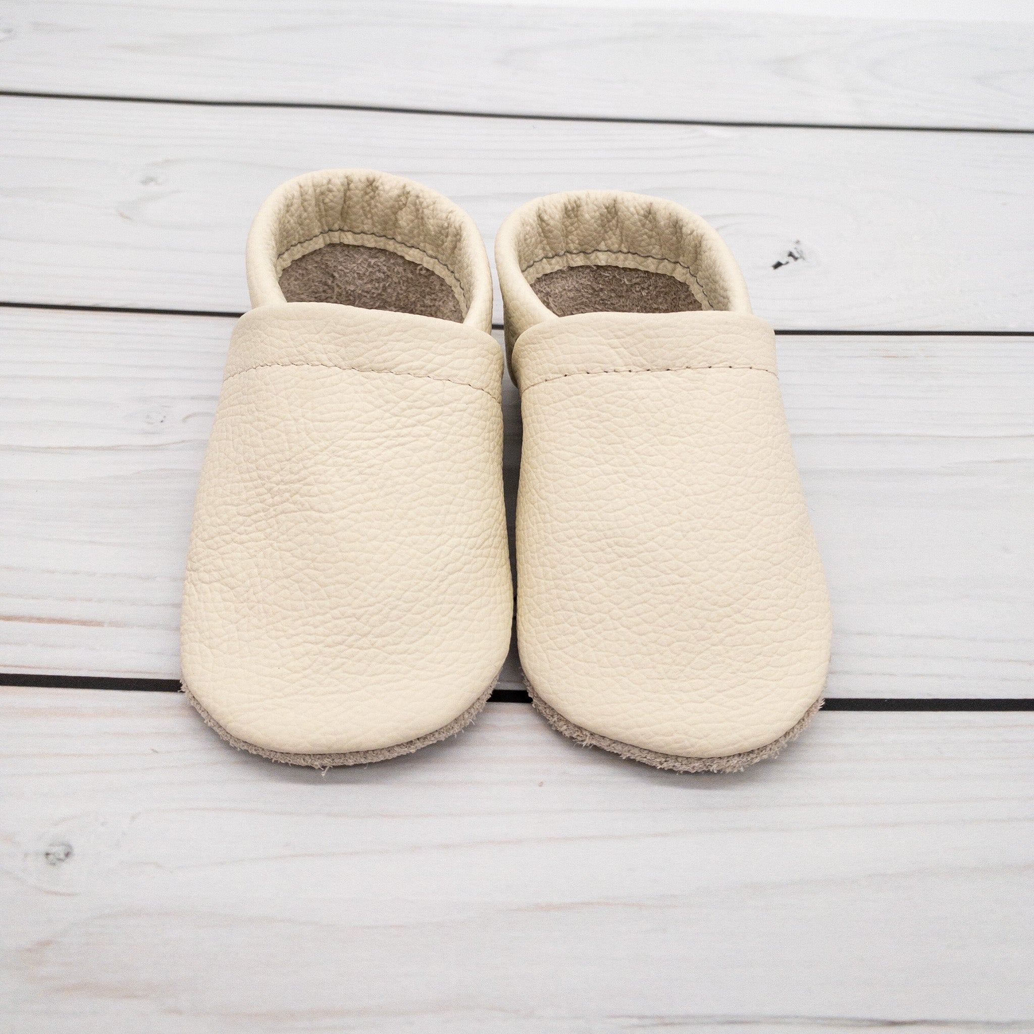 Krabbelschuhe für Babys und Kleinkinder in drei Farben wählbar