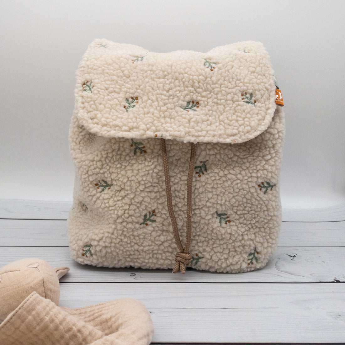 Teddy Kinder Rucksack personalisiert mit kleinen Blumen und Namen