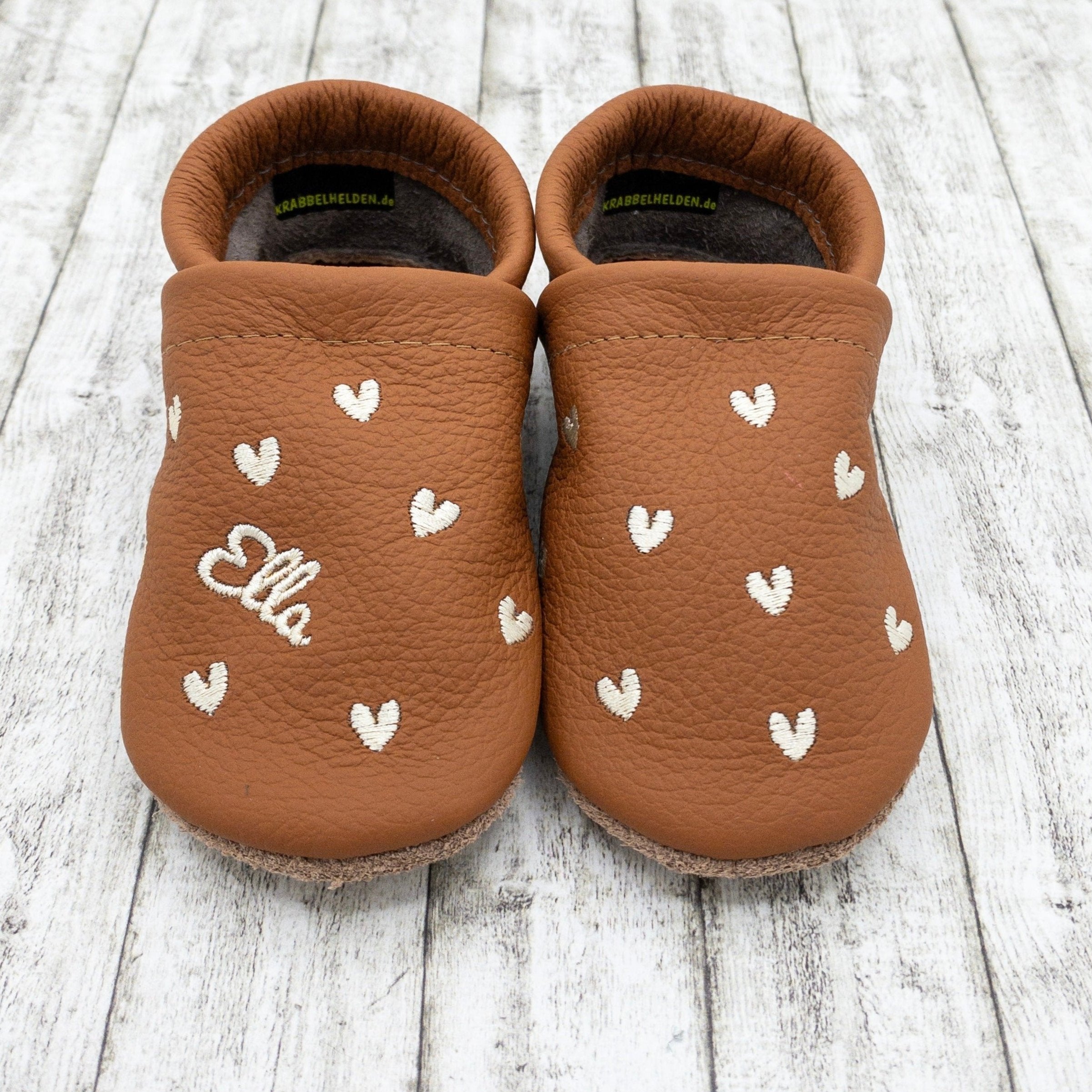 Krabbelschuhe mit Herzen bestickt mit Name personalisiert aus Echtleder