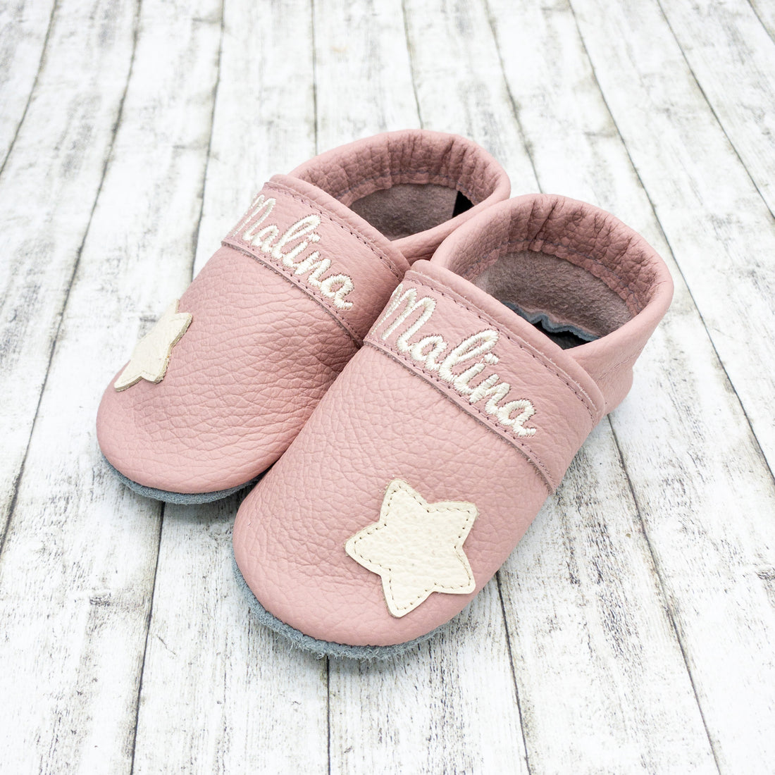 Krabbelschuhe in rosa mit Stern und Personalisierung aus Echtleder