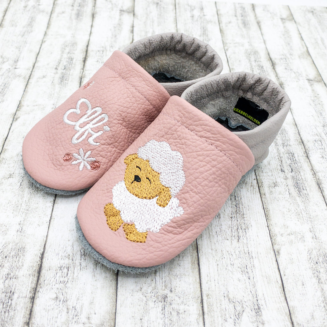 Krabbelschuhe in rosa mit Schaf und Personalisierung aus Echtleder
