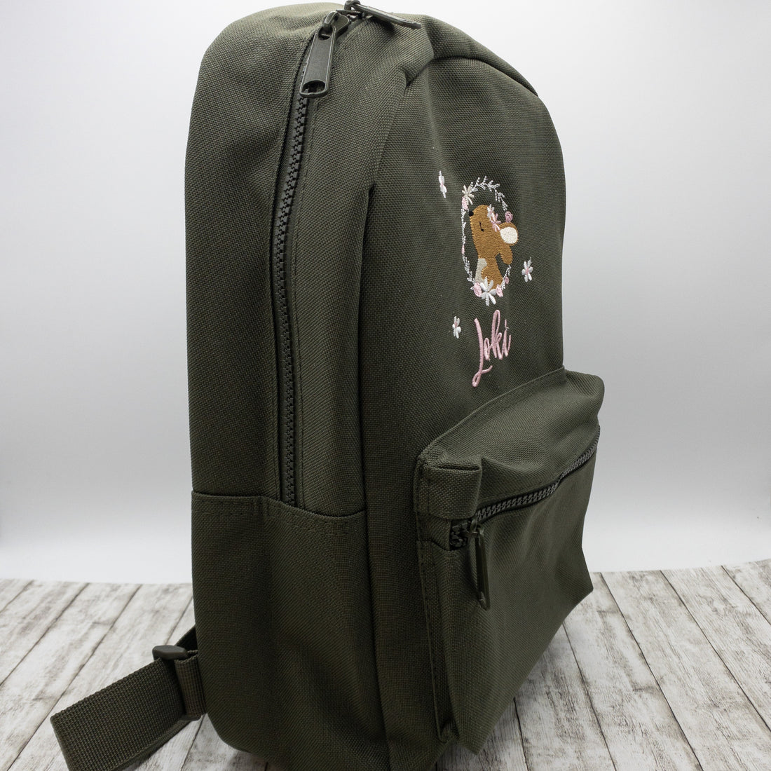 Kinderrucksack personalisiert mit Name und Häschen bestickt