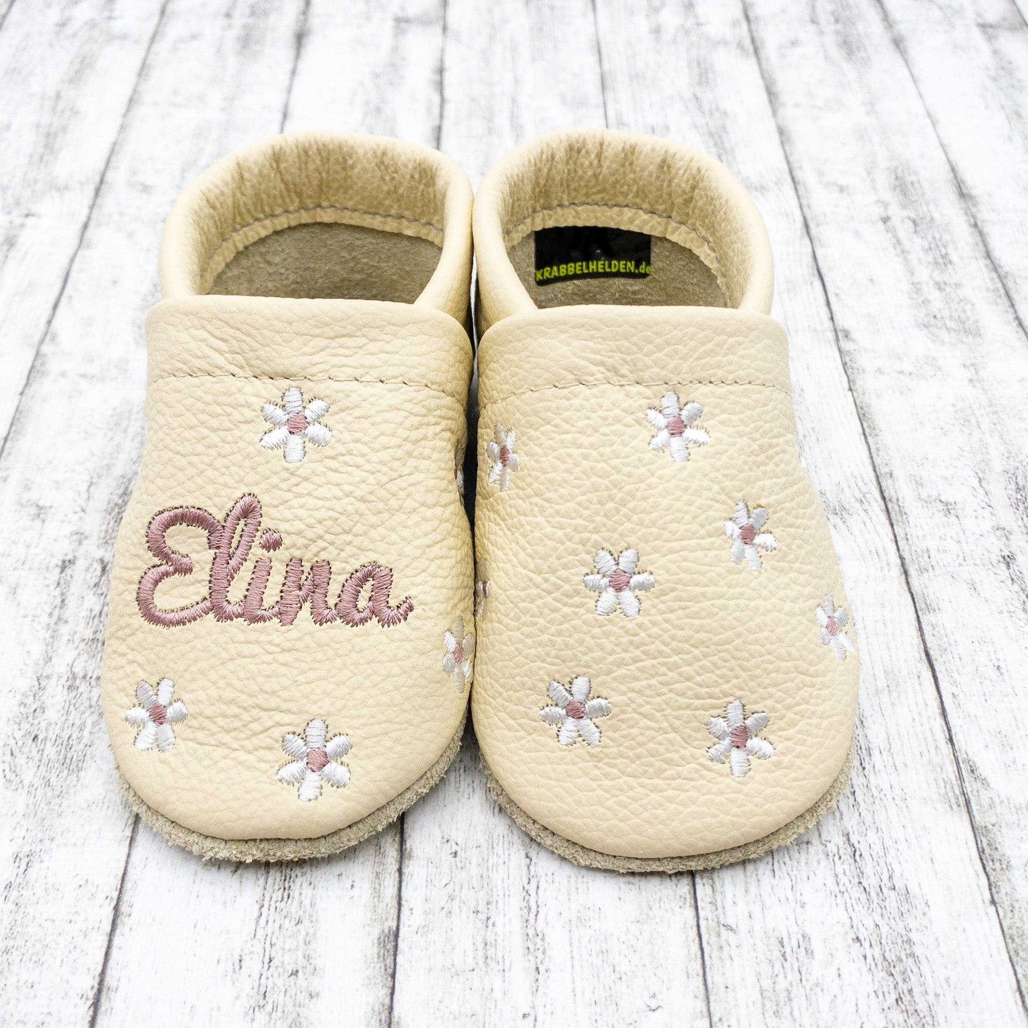 Krabbelschuhe und Hausschuhe aus Echtleder – personalisiert mit Namen und Blumen – ideale Babyschuhe als Geschenk zur Geburt