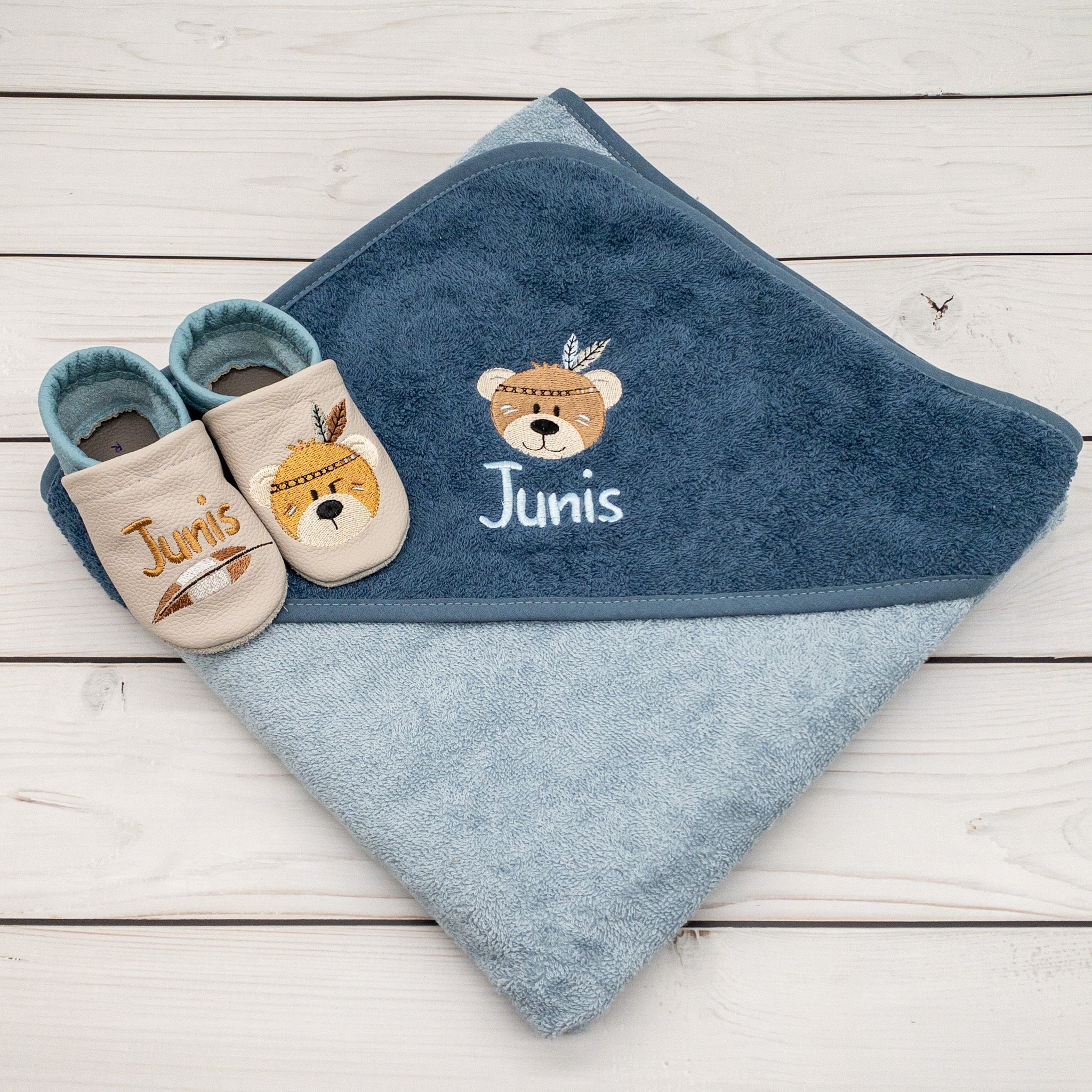 Geschenk-Set Bär Boho - Kapuzenhandtuch und Krabbelschuhe mit Namen