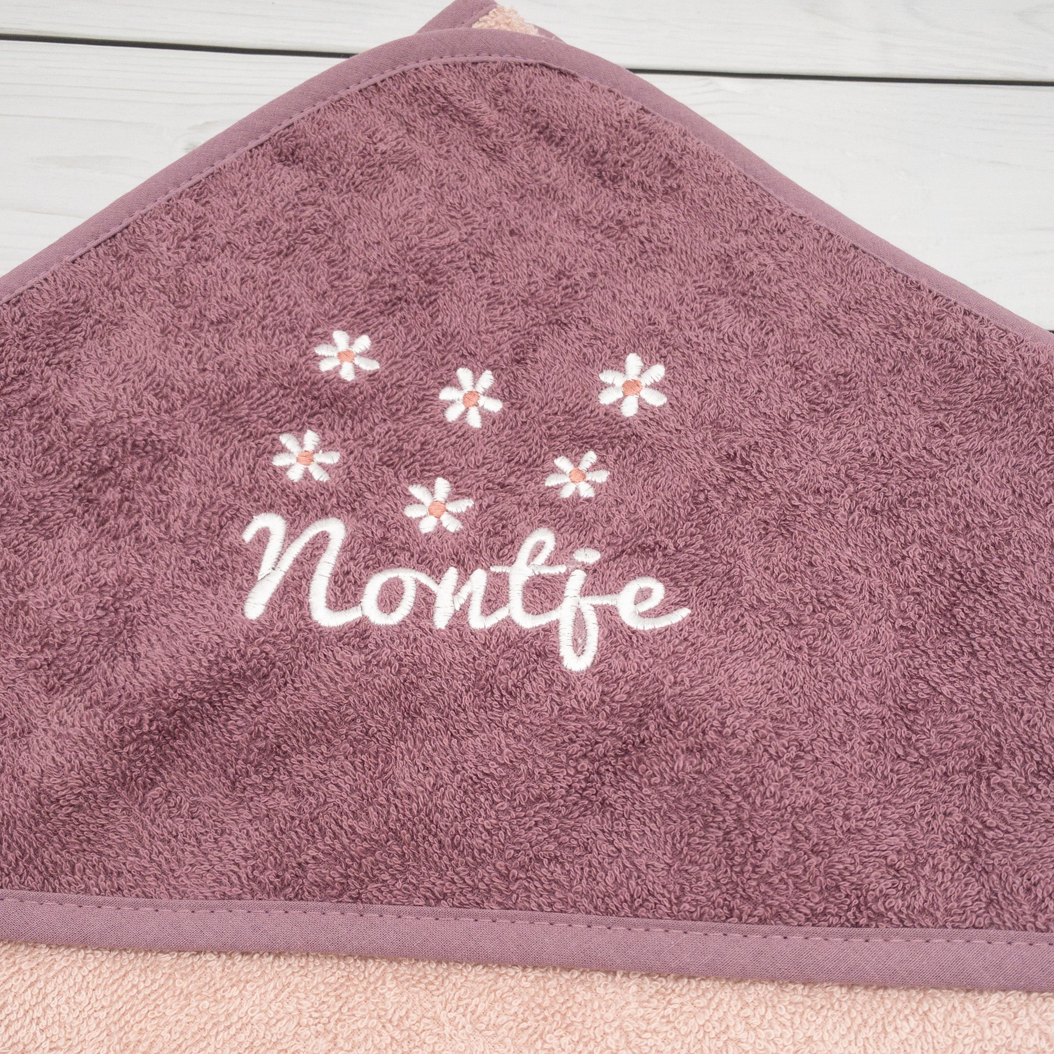 Personalisiertes Kapuzenhandtuch mit Blumen und Name - 100x100cm - das perfekte Geschenk zur Geburt