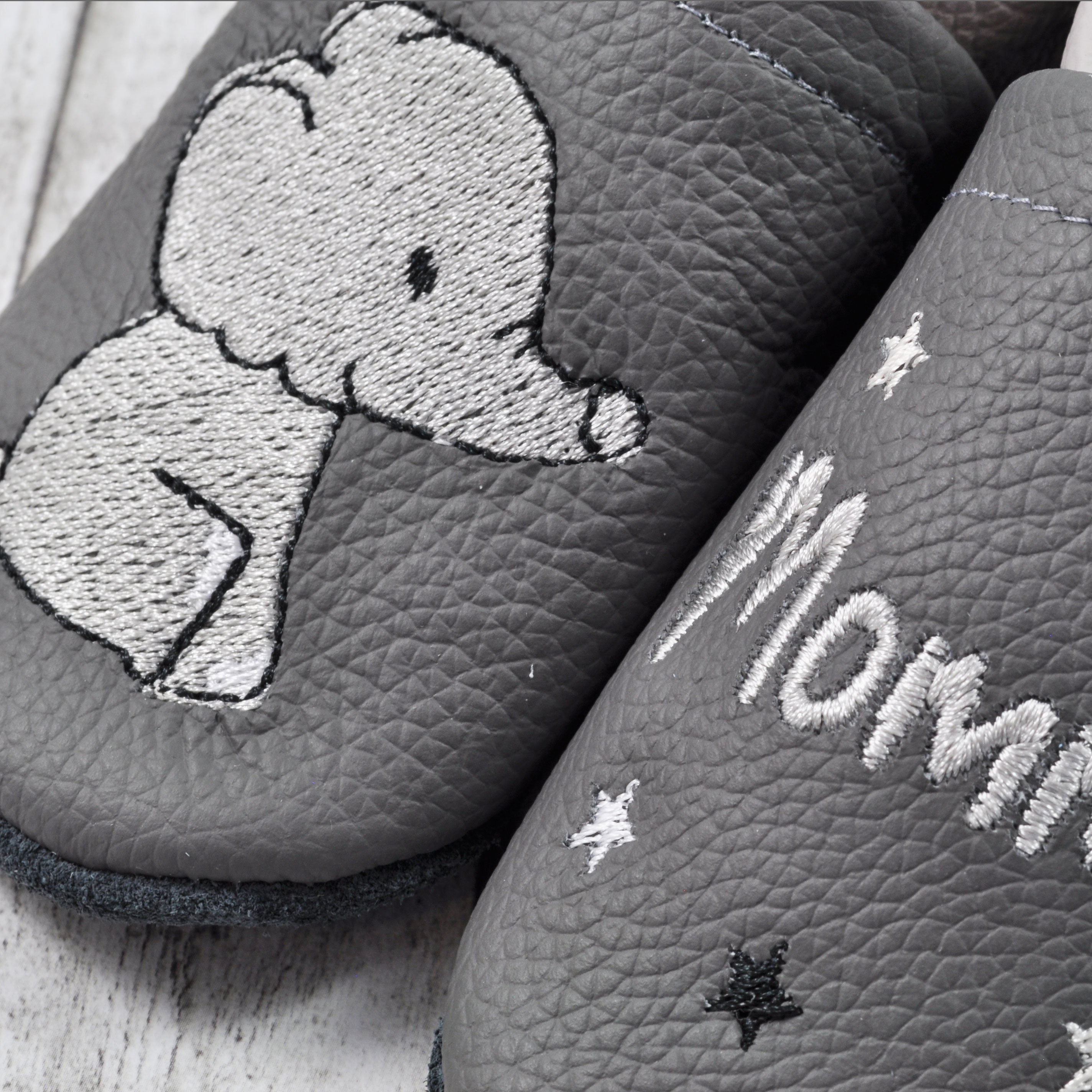 Krabbelschuhe mit Elefant und Personalisierung aus Echtleder