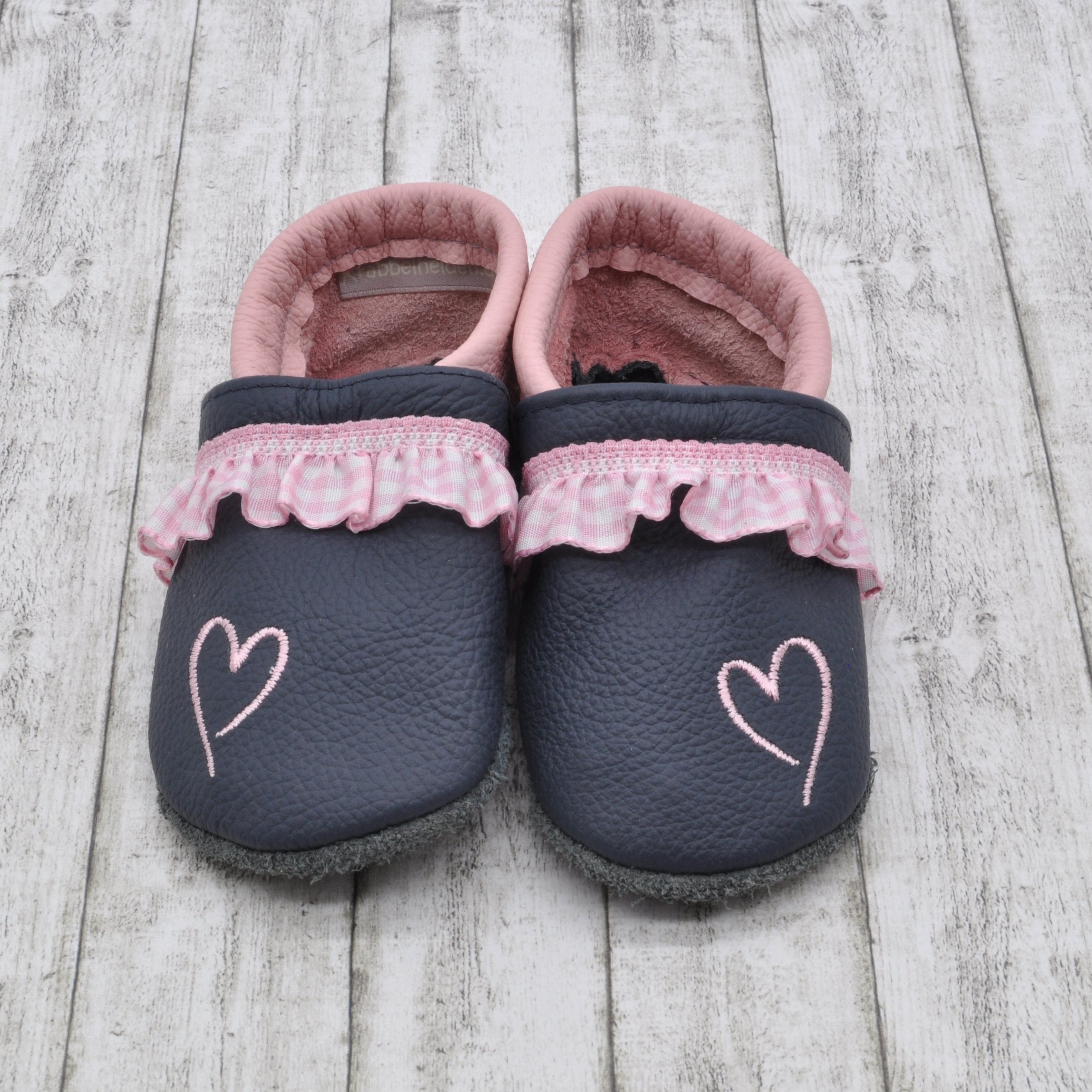 Krabbelschuhe in dunkelblau mit Herz in Größe 20