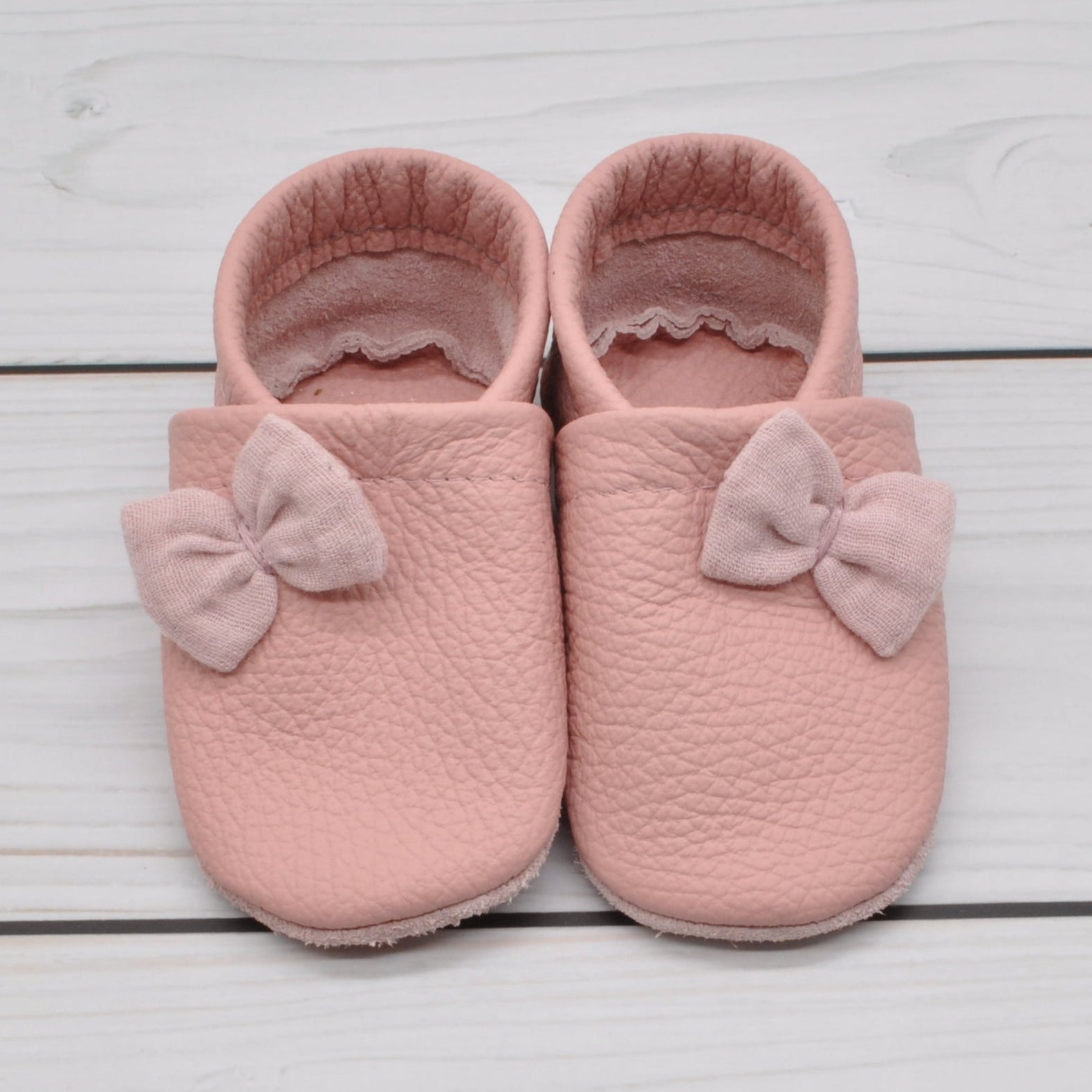 Krabbelschuhe in rosa mit Stoff-Schleife in Größe 19