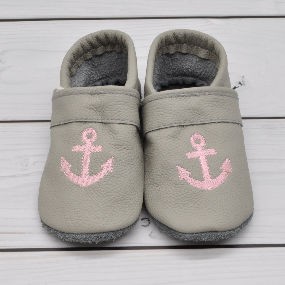 Krabbelschuhe in grau mit rosa Anker in Größe 24