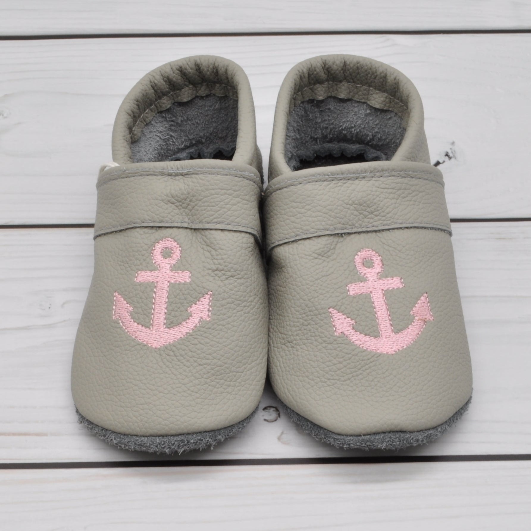 Krabbelschuhe in grau mit rosa Anker in Größe 24