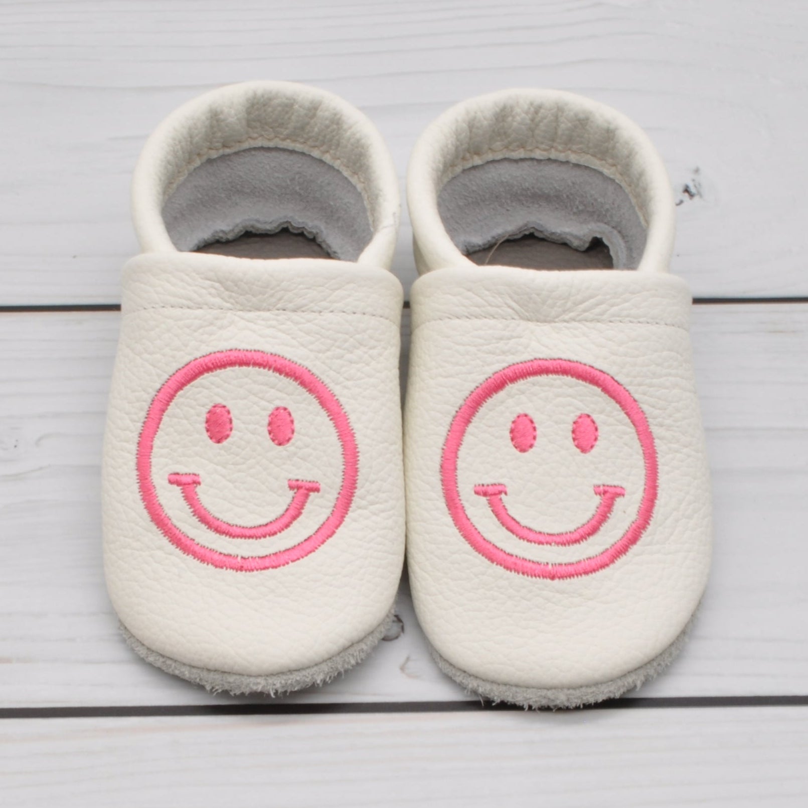 Krabbelschuhe in weiß mit neonpinken Smiley Größe 21