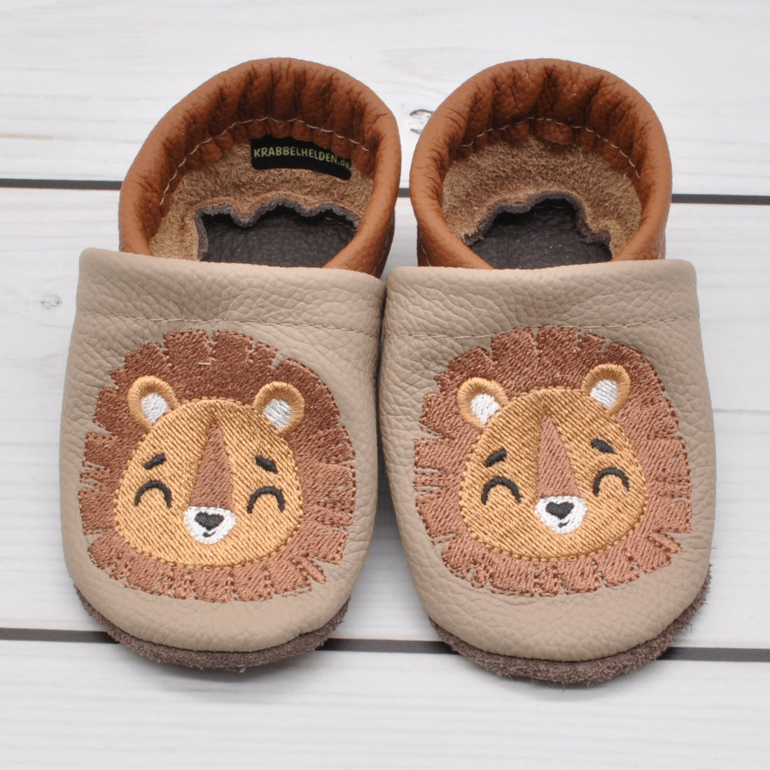 Krabbelschuhe in camel und braun mit Löwe in Größe 18