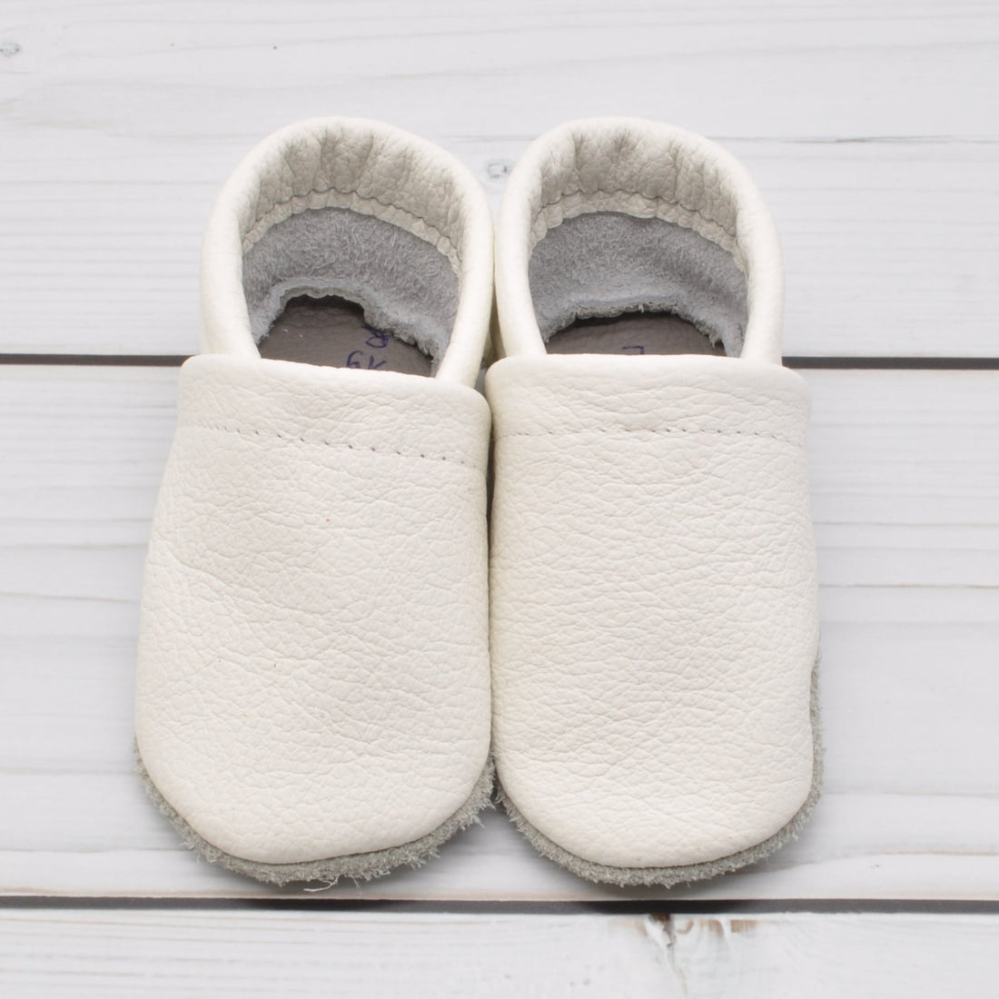 Krabbelschuhe in weiß in Größe 19