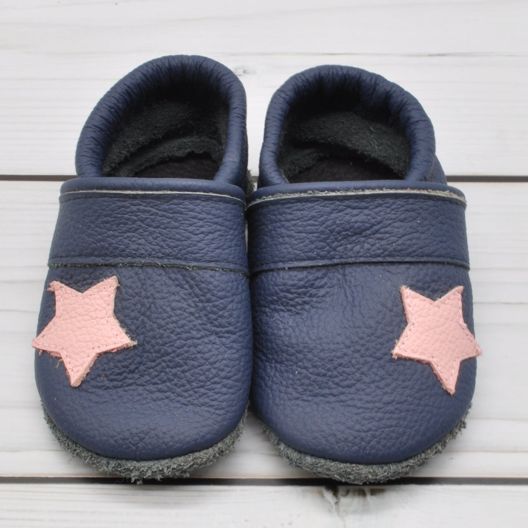 Krabbelschuhe in blau mit rosa Stern in Größe 20