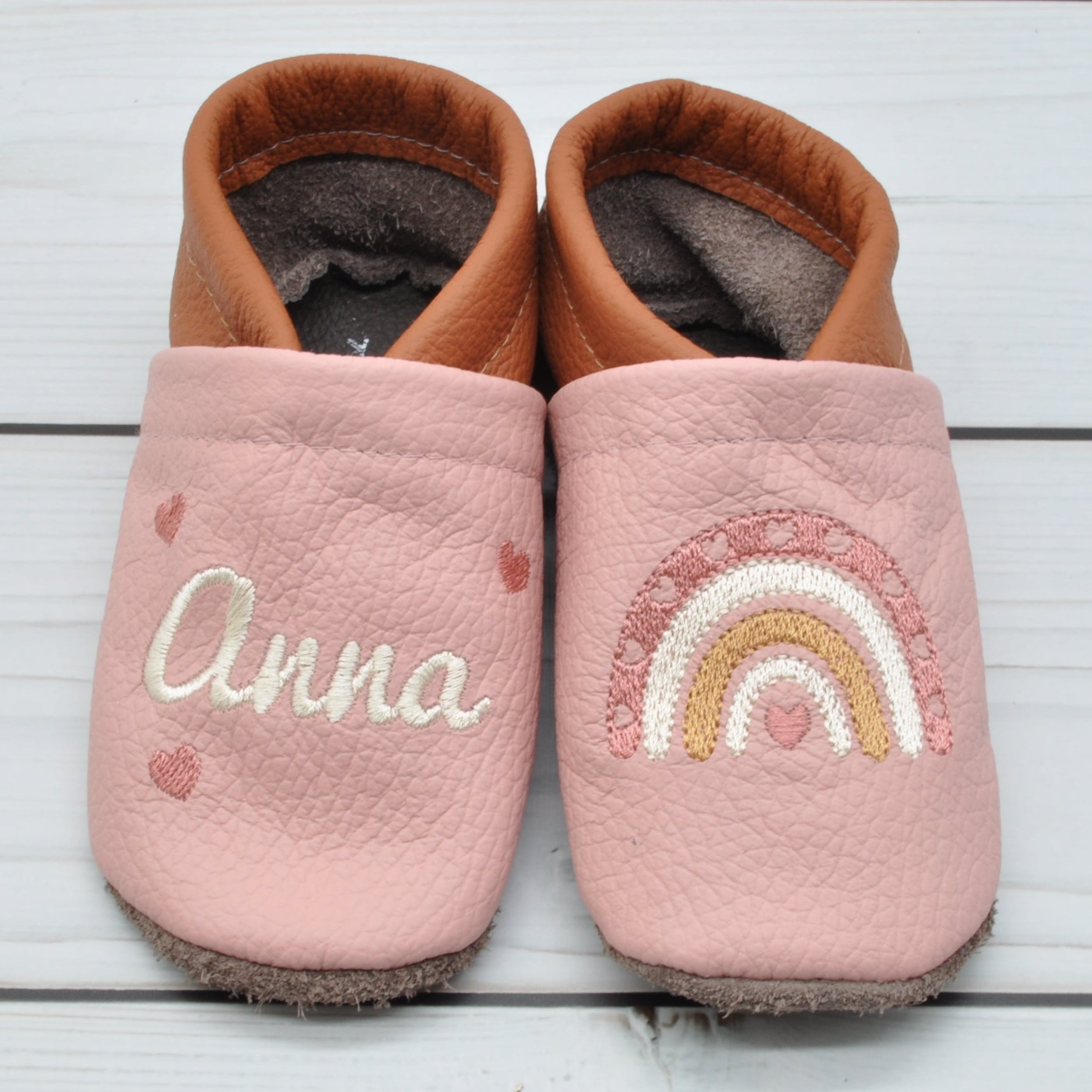 Krabbelschuhe in rosa und braun mit Regenbogen für Anna in Größe 24