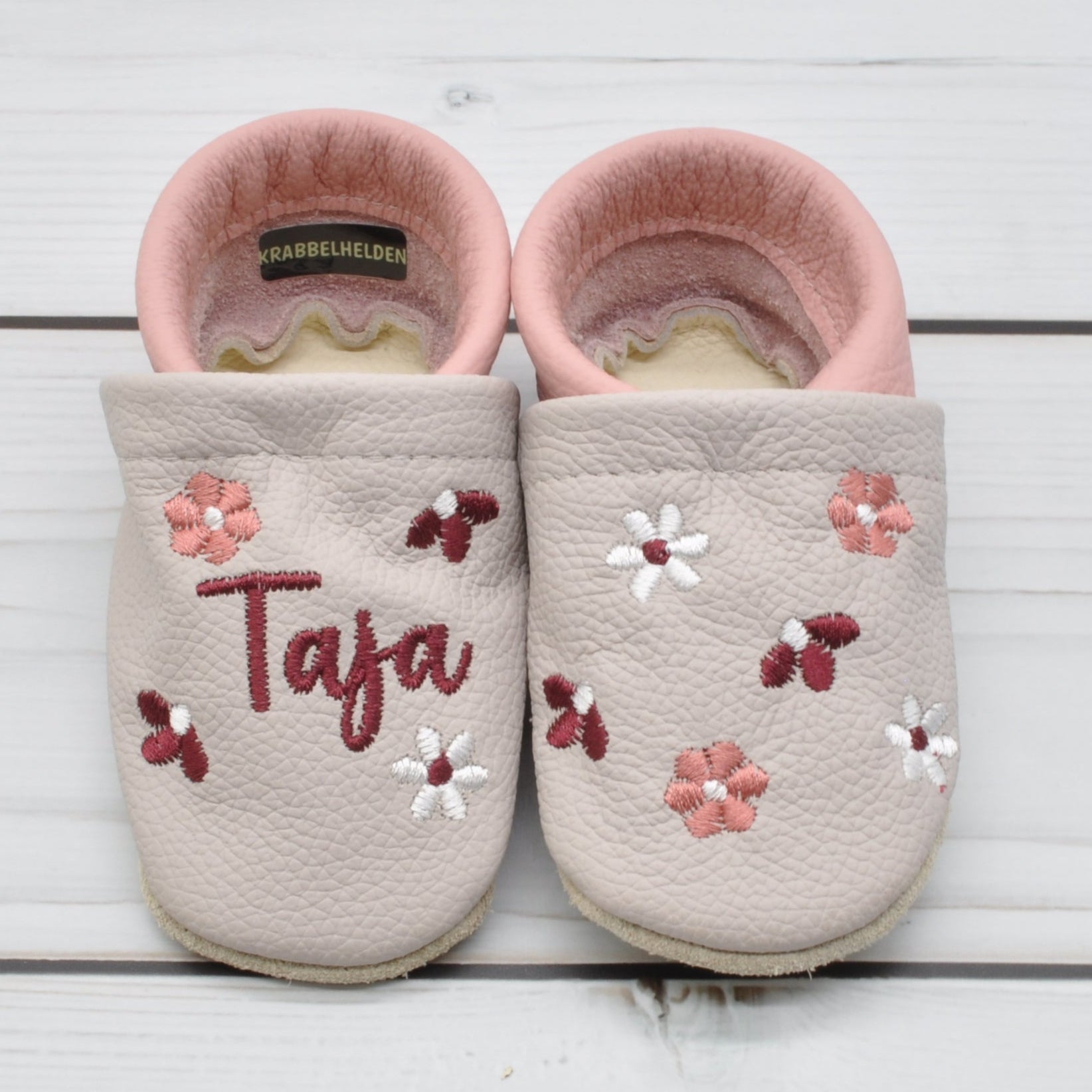 Krabbelschuhe in hellgrau und rosa mit Blumen für Taja in Größe 18