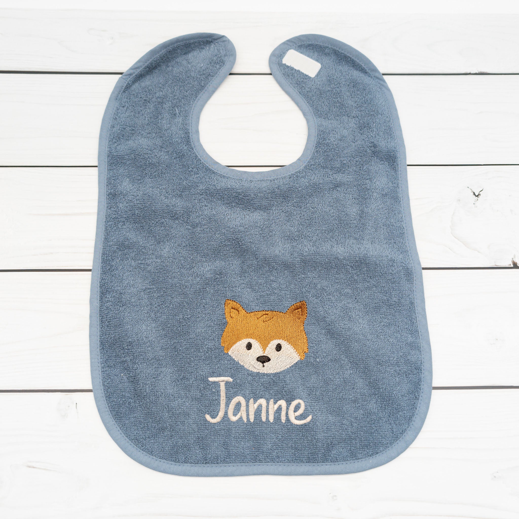 Lätzchen aus Frottee in grün mit Fuchs und Name personalisiert