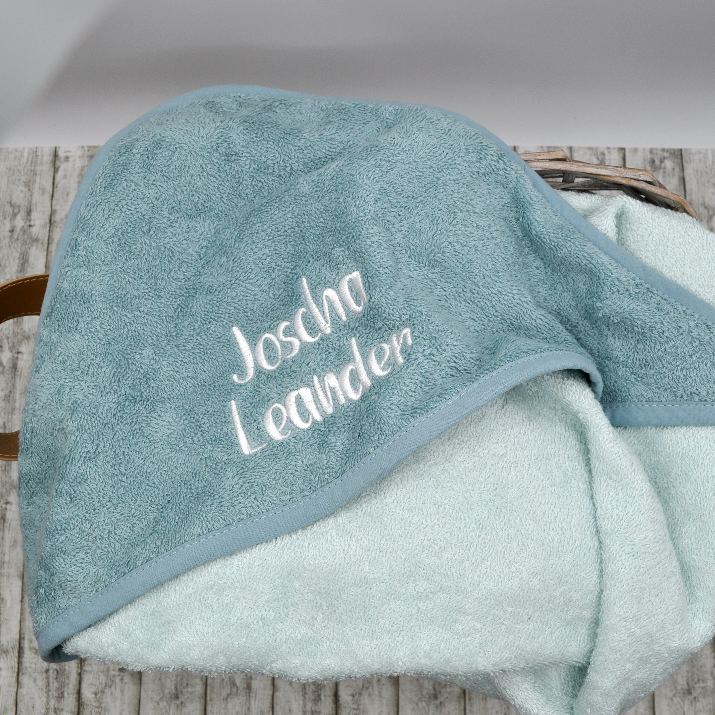 Personalisiertes Kapuzenhandtuch bestickt mit Namen - Größe 100x100cm