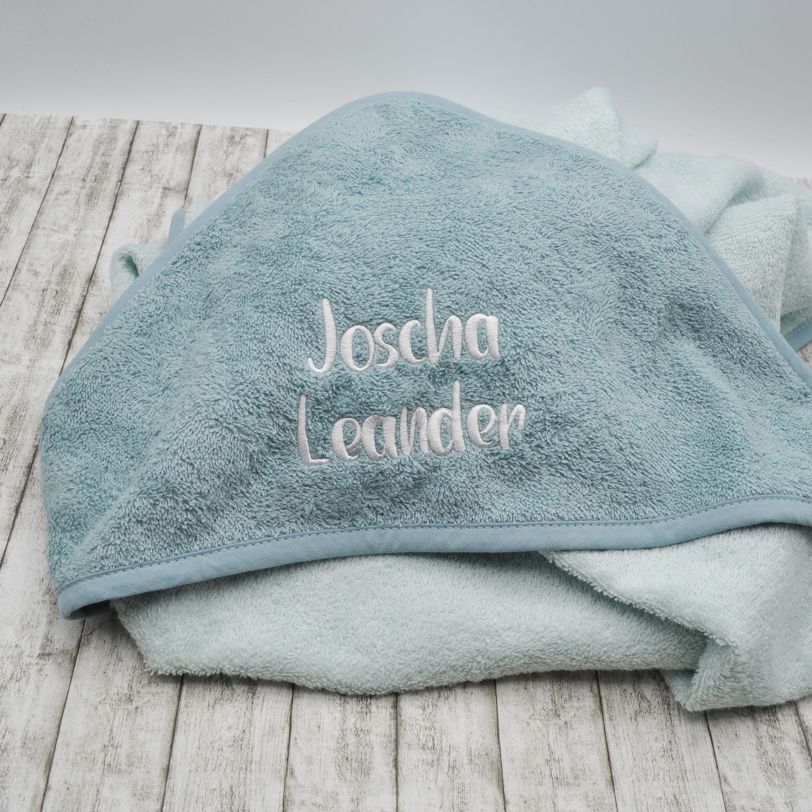 Personalisiertes Kapuzenhandtuch bestickt mit Namen - Größe 100x100cm