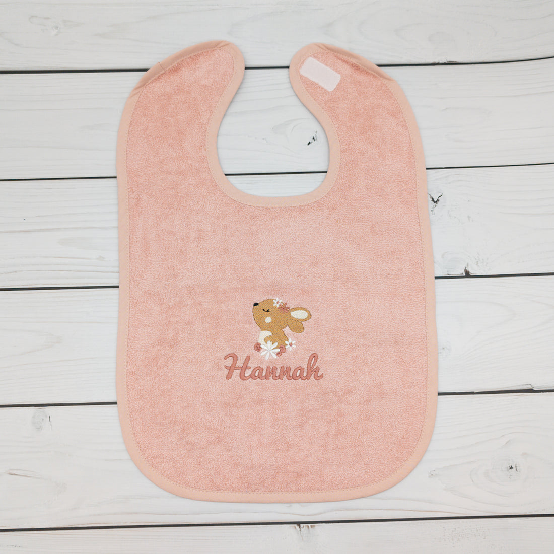Lätzchen aus Frottee mit Hase und Name personalisiert