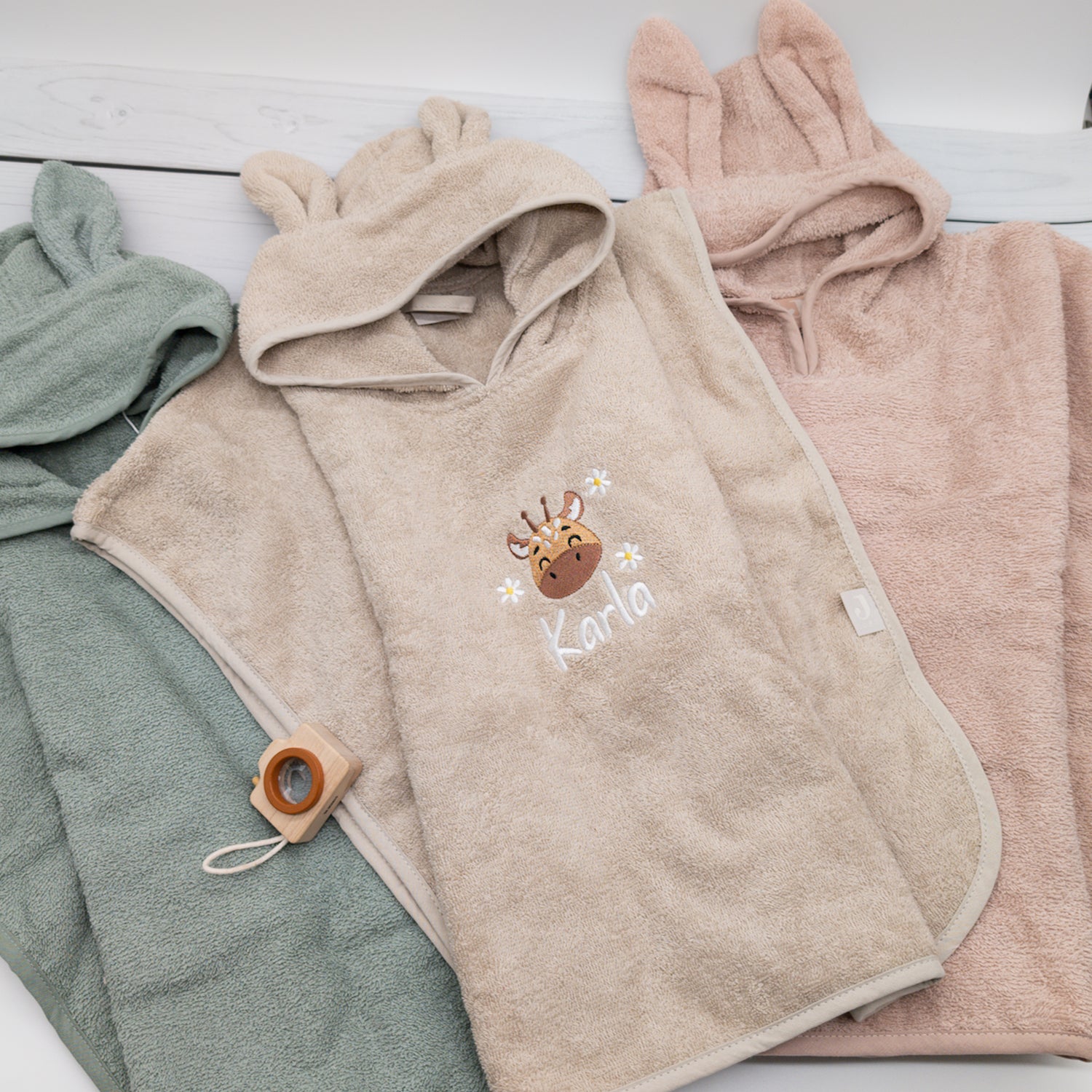 Badeponcho mit Giraffe mit Sterne und Namen - Tolles Must Have für die Badezeit