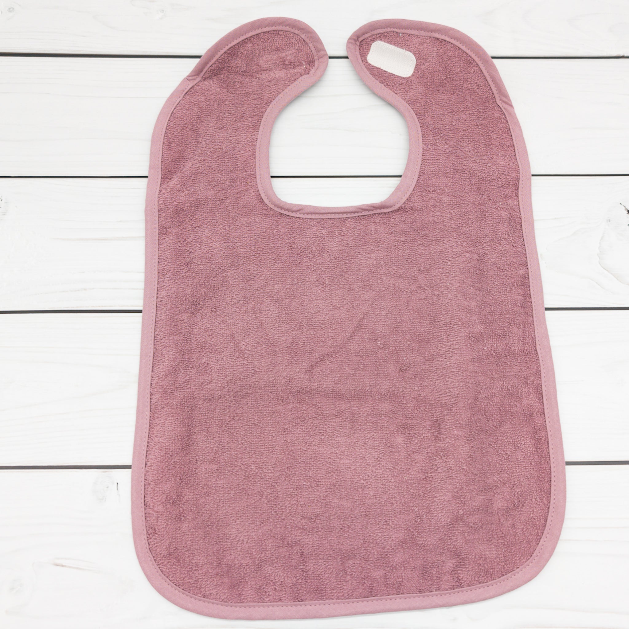 Lätzchen aus Frottee in mit Löwe und Name personalisiert