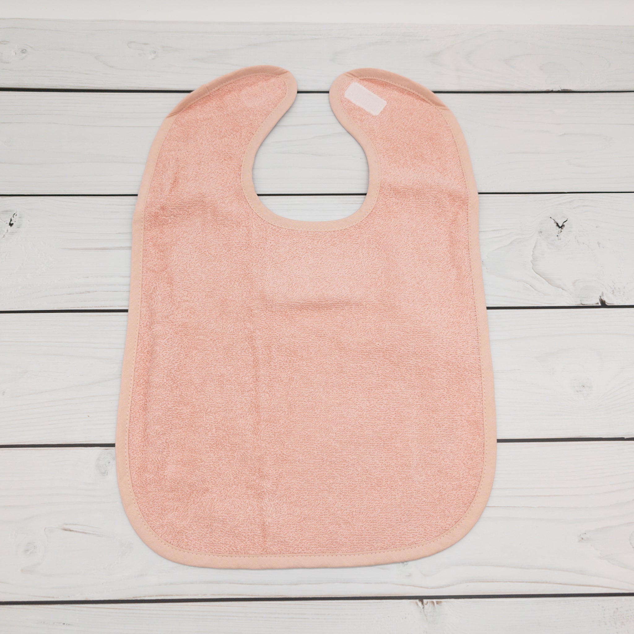 Lätzchen aus Frottee in mit Löwe und Name personalisiert