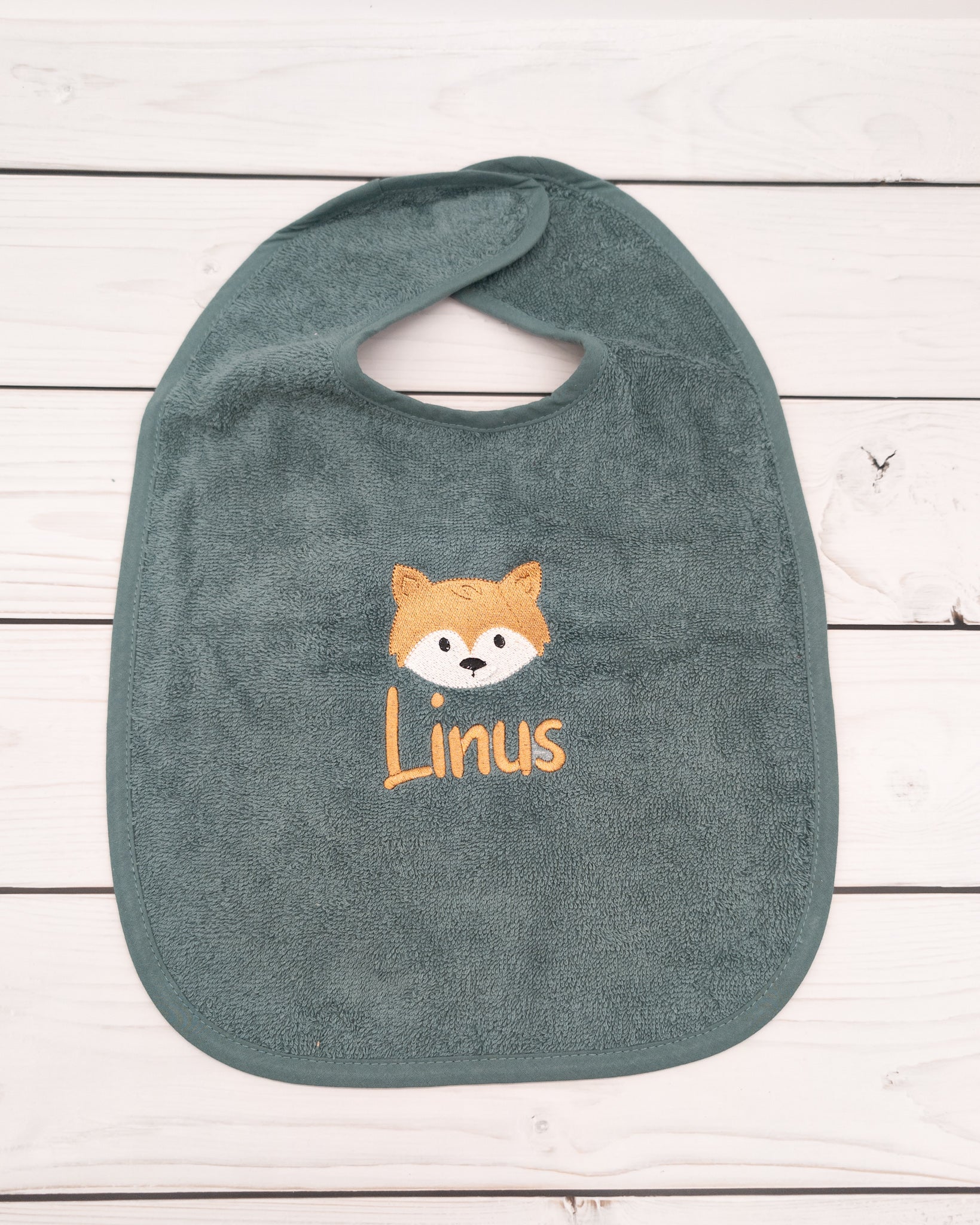 Lätzchen aus Frottee in grün mit Fuchs und Name personalisiert