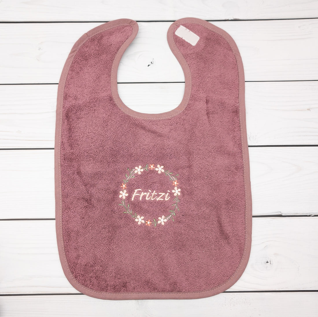 Lätzchen aus Frottee Blumenkranz und Name personalisiert