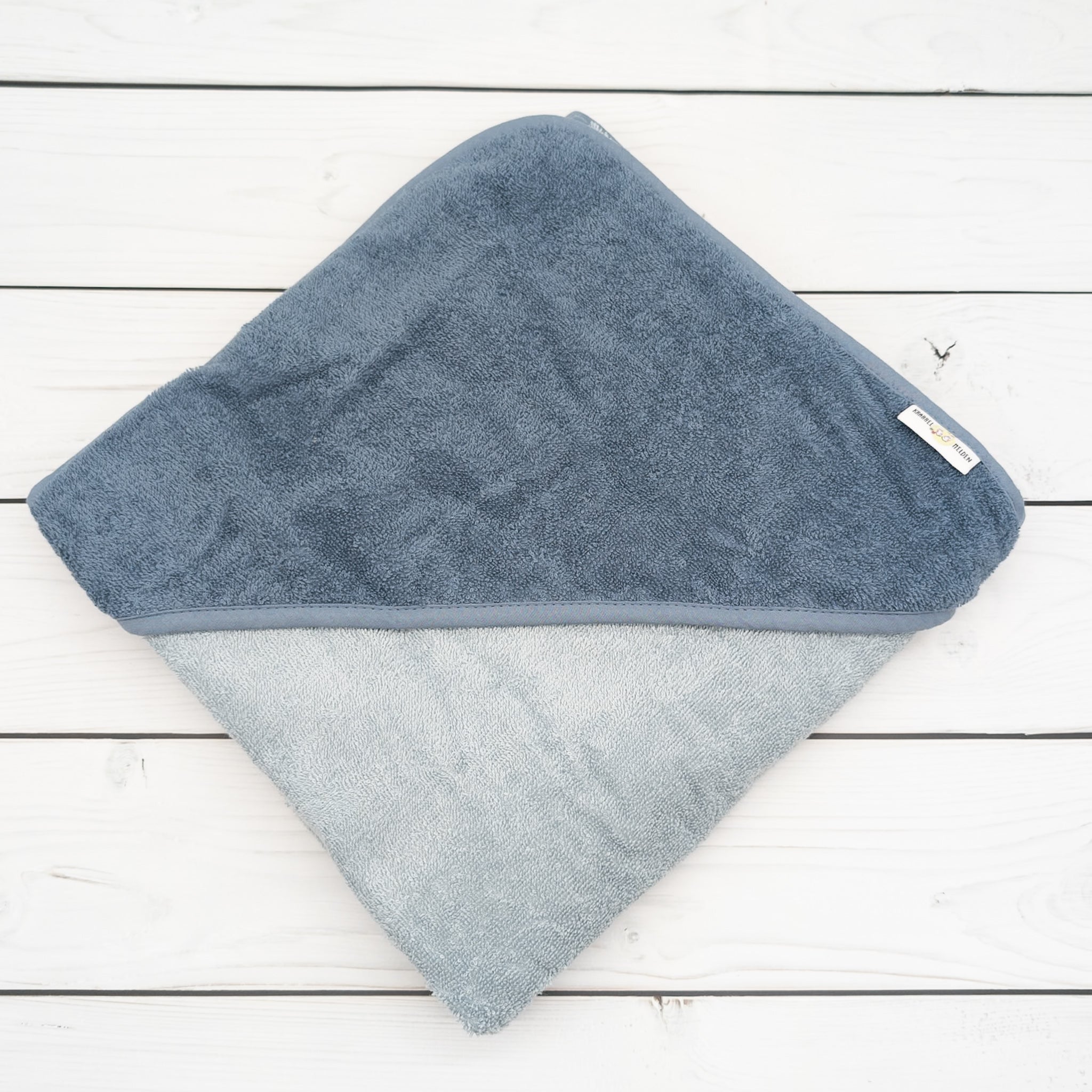 Personalisiertes Kapuzenhandtuch mit Reh und mit Name in 100x100cm aus weichem Frottee