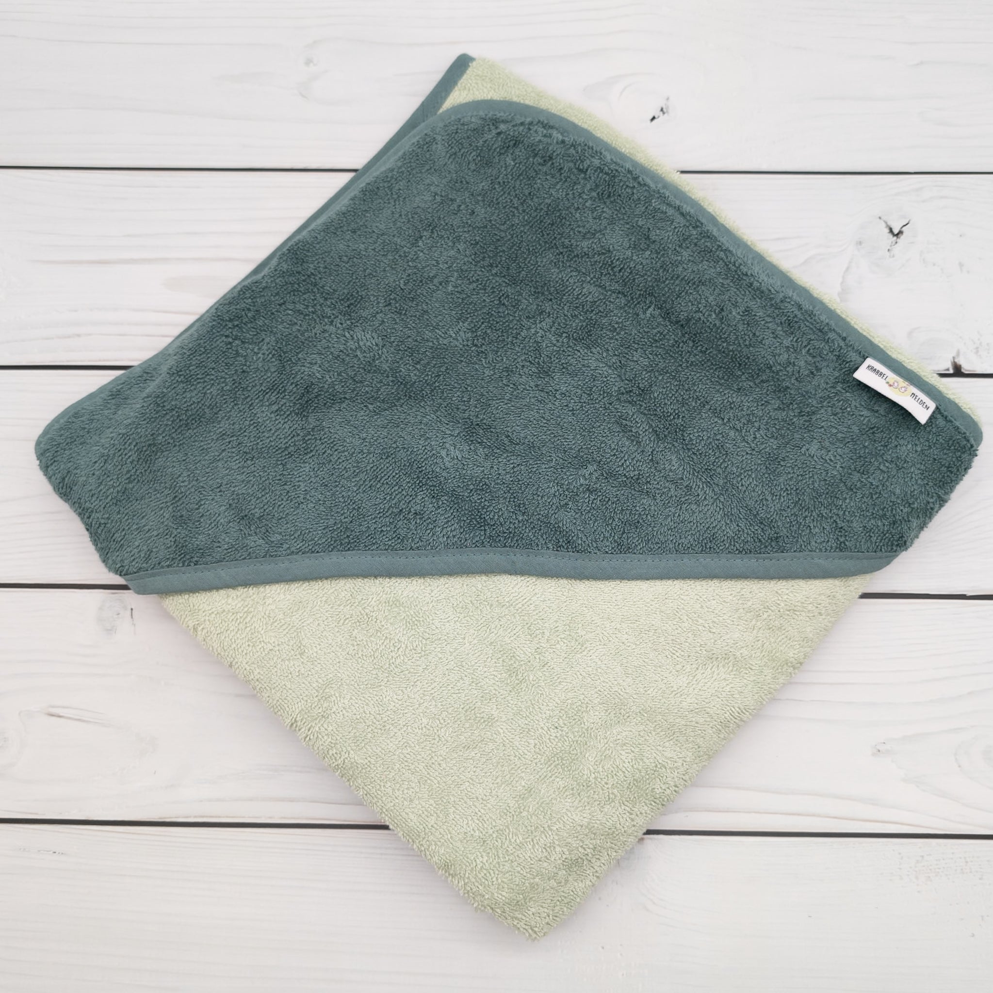 Kapuzenhandtuch mit Schaf und mit Namen personalisiert 100 x 100cm Babygeschenk