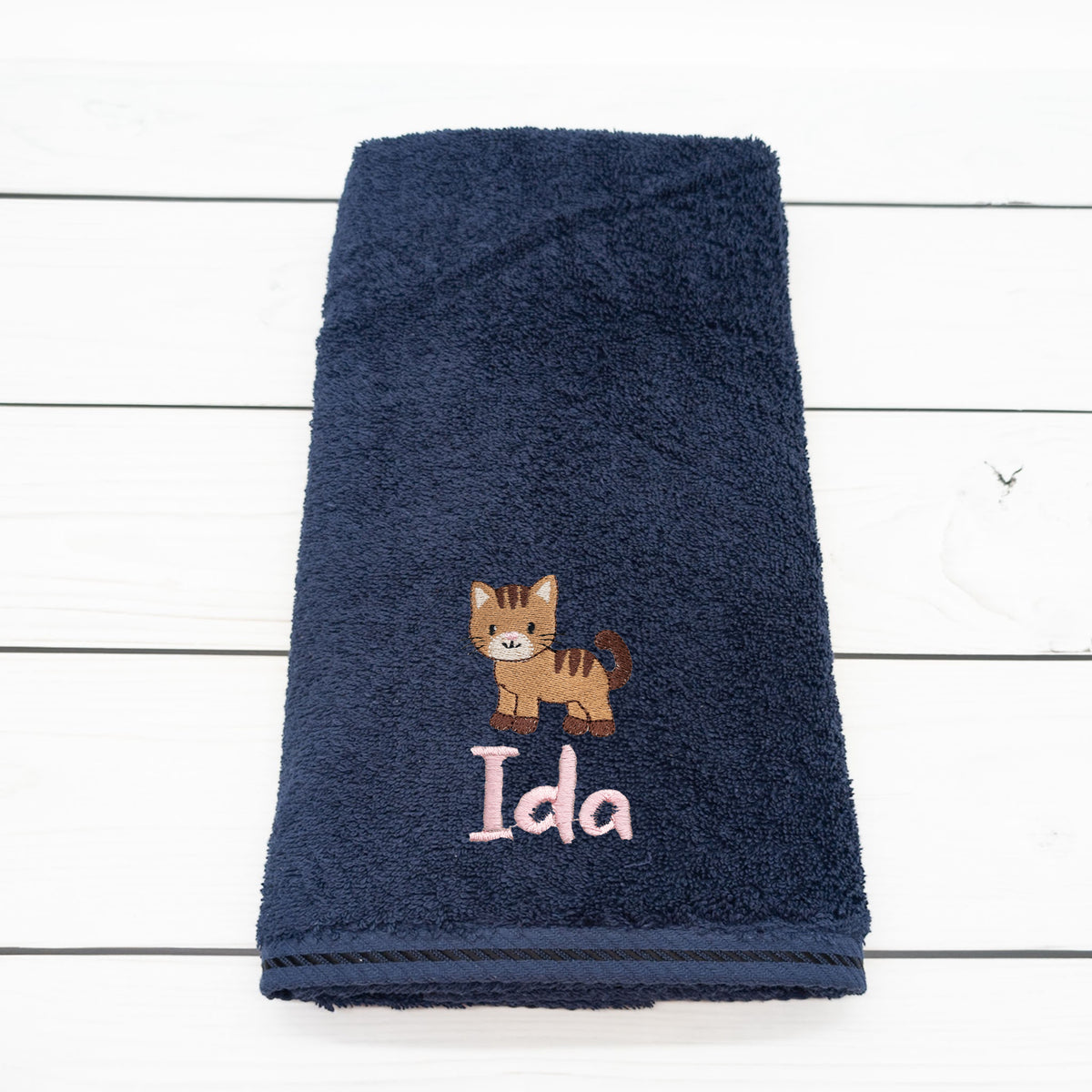 Personalisiertes Handtuch mit Katze und Name bestickt – 50 x 100cm