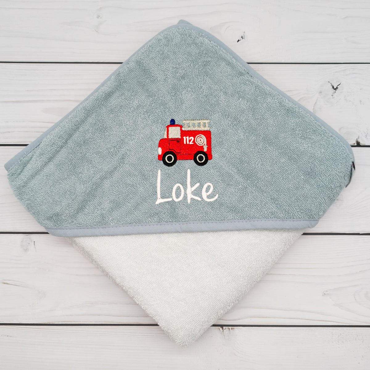 Kapuzenhandtuch mit Feuerwehrauto und Name personalisiert 100x100 cm - Geburtsgeschenk Baby