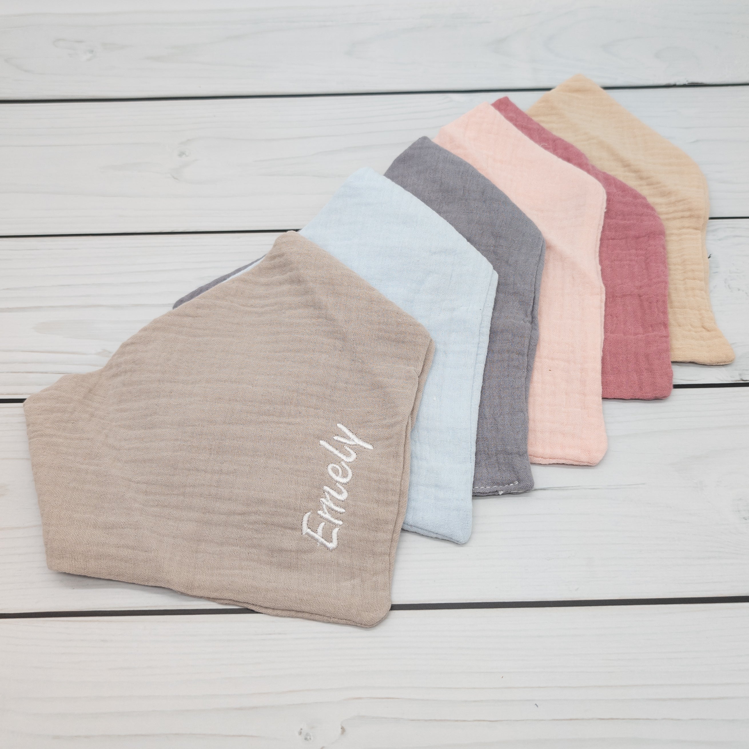 Personalisiertes Baby Halstuch aus Musselin mit Namen