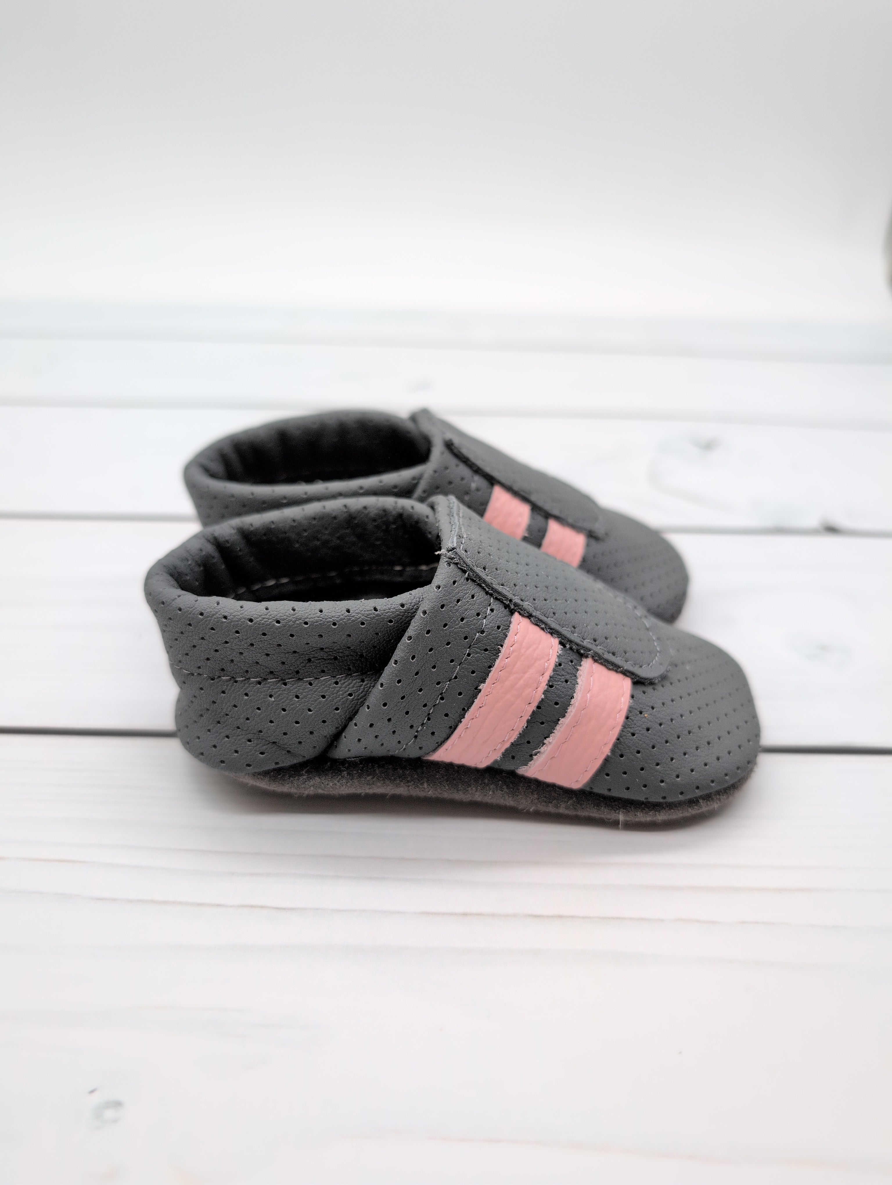 Sommer Krabbelschuhe in grau als Sneaker Größe 21 - so luftig wie Sandalen