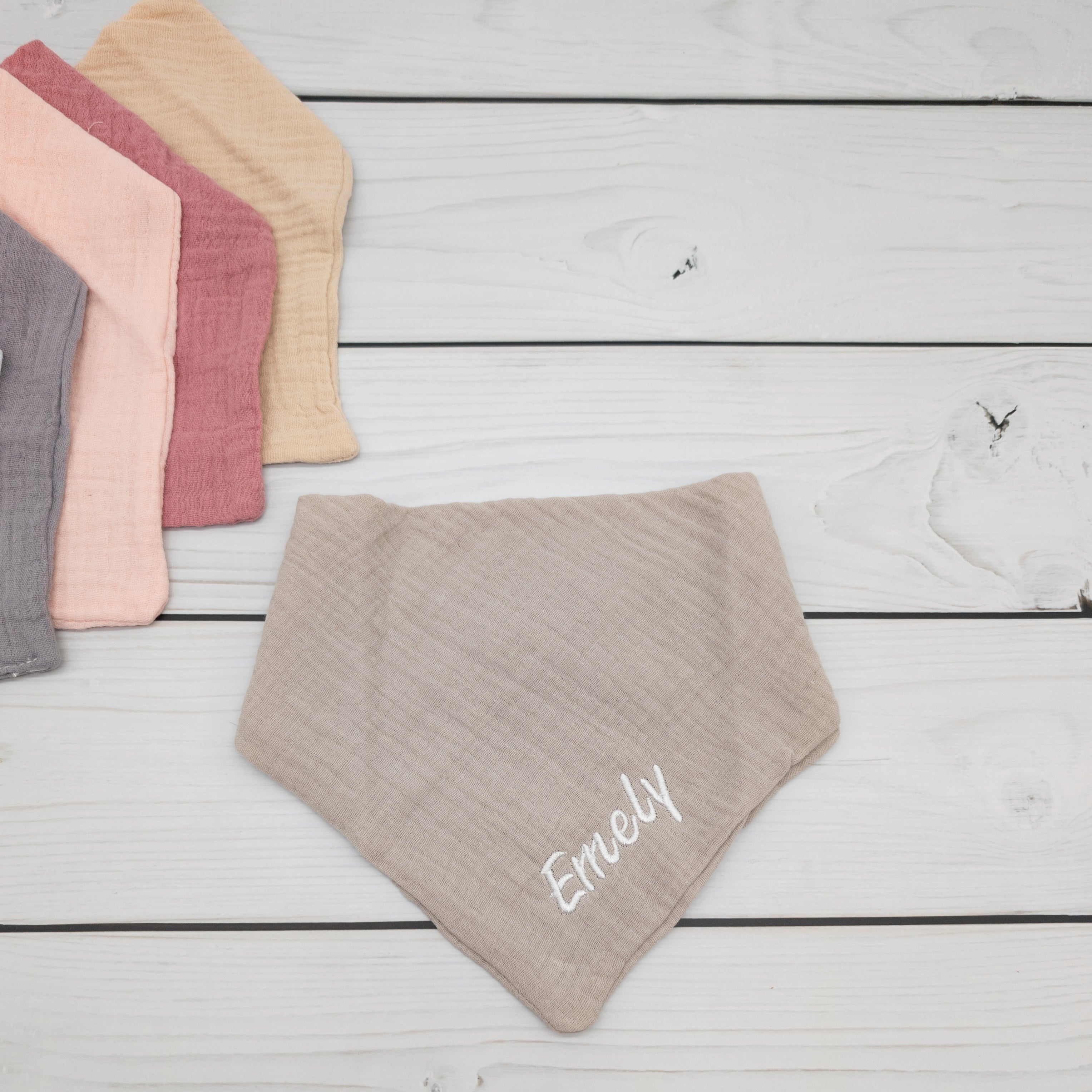 Personalisiertes Baby Halstuch aus Musselin mit Namen