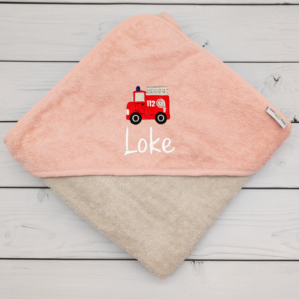 Kapuzenhandtuch mit Feuerwehrauto und Name personalisiert 100x100 cm - Geburtsgeschenk Baby