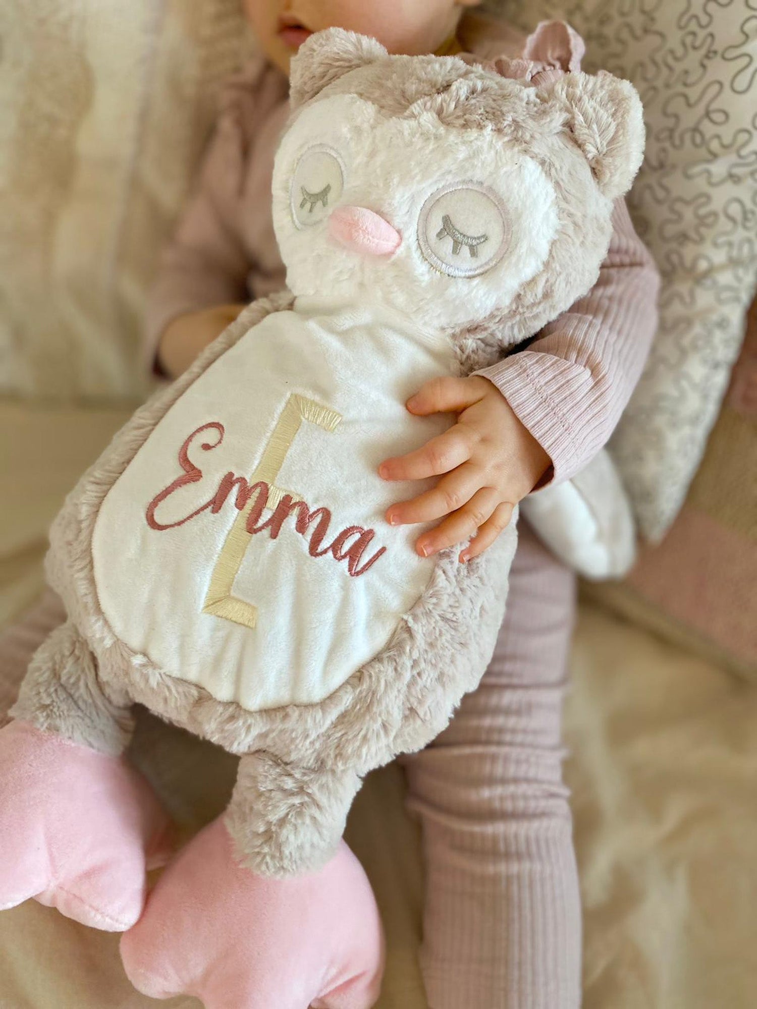 Die personalisierte Kuscheleule – mehr als nur ein Geschenk mit Namen