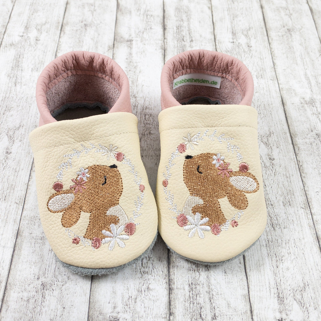 Krabbelschuhe mit Häschen im Blumenkranz