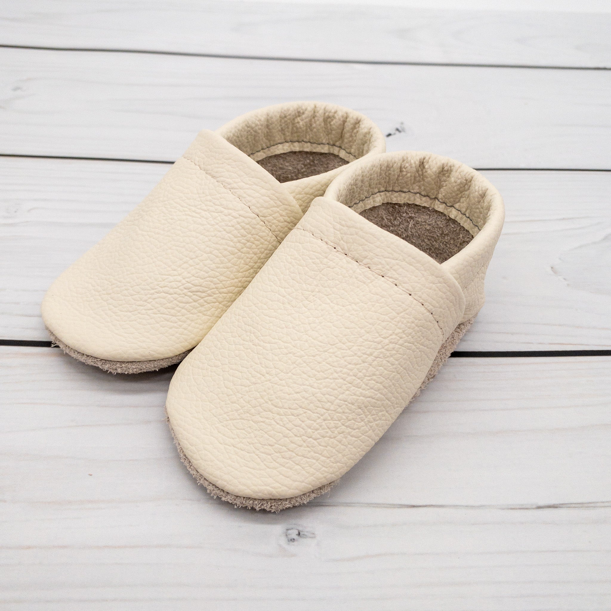 Krabbelschuhe für Baby und Kleinkinder in drei Farben wählbar