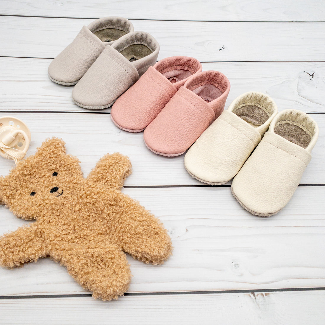 Krabbelschuhe für Babys und Kleinkinder in drei Farben wählbar