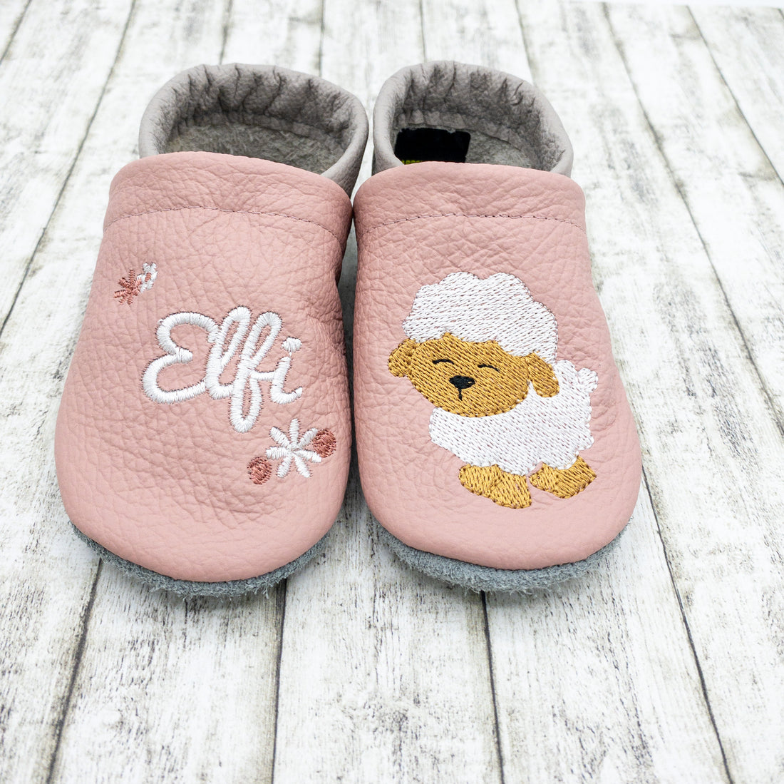 Krabbelschuhe in rosa mit Schaf und Personalisierung aus Echtleder
