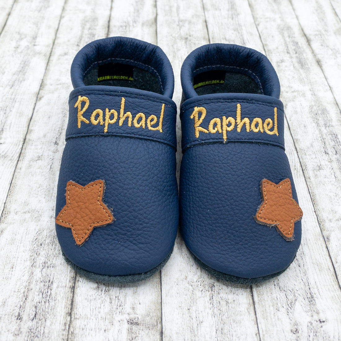 Krabbelschuhe mit Stern und Personalisierung aus Echtleder