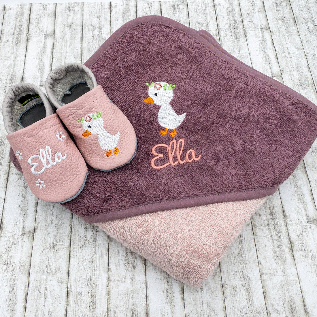 Geschenk-Set Gans - Kapuzenhandtuch und Krabbelschuhe mit Namen